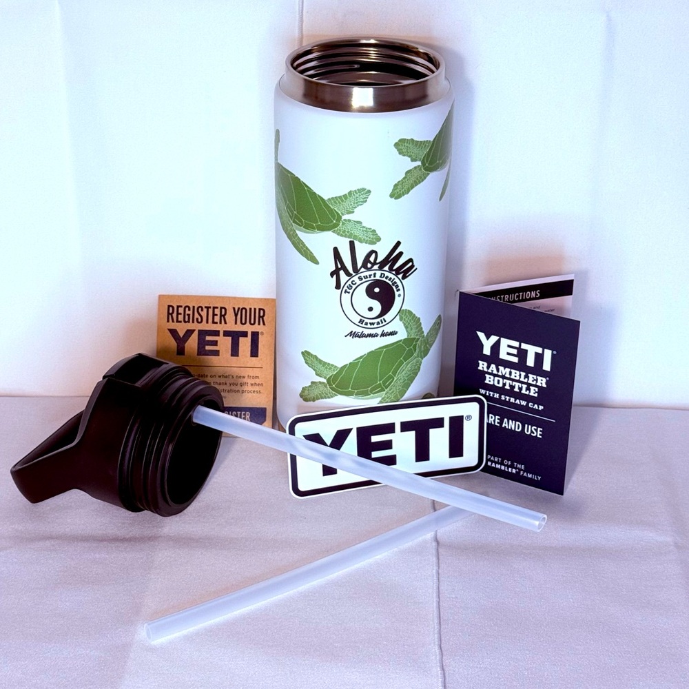 YETI Tumbler Turtle Design
White Rambler 26 oz Bottle w/Straw Cap Honu swim